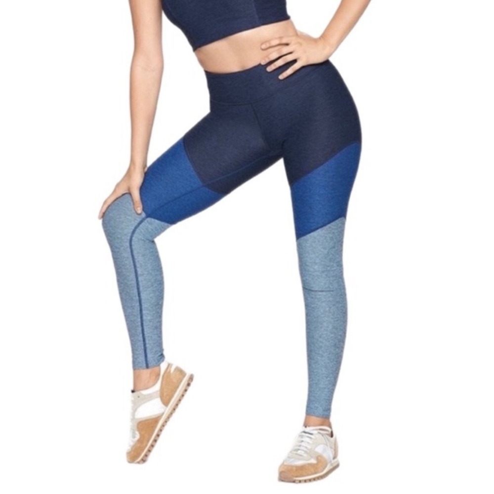 Navy Outdoor Voices 7/8 springs leggings